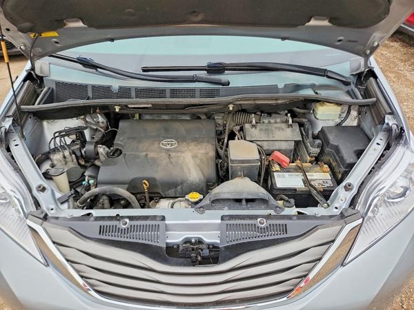 2014 TOYOTA SIENNA