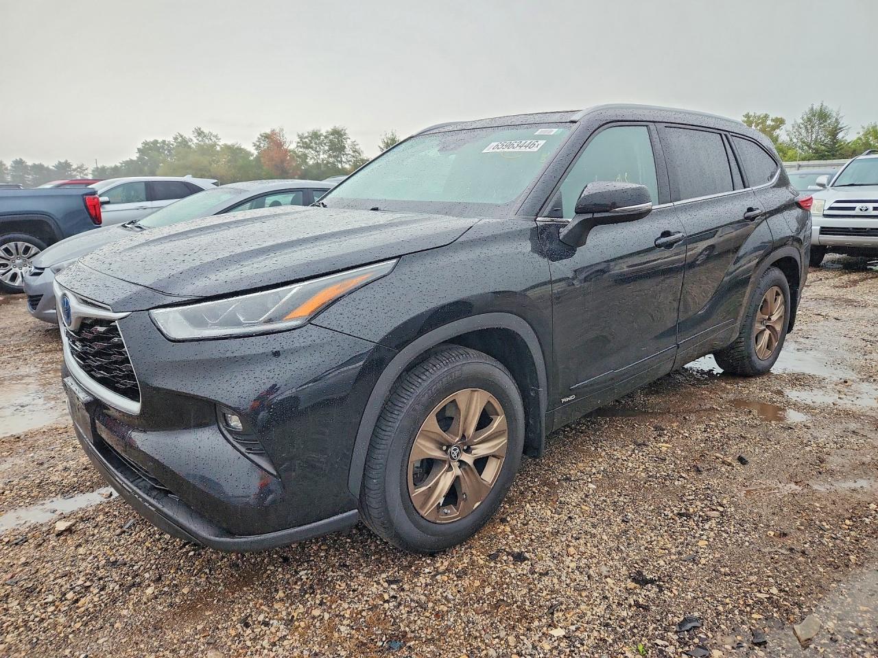 2023 TOYOTA HIGHLANDER — Front 3/4