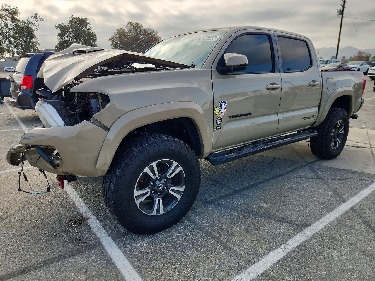 2019 TOYOTA TACOMA — Front 3/4
