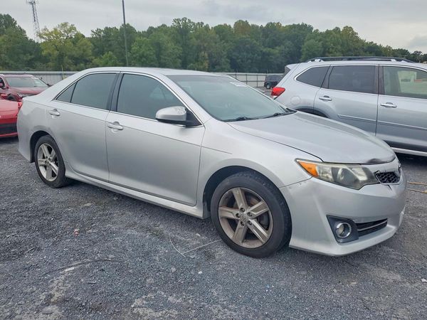 2014 TOYOTA CAMRY — Passenger 3/4