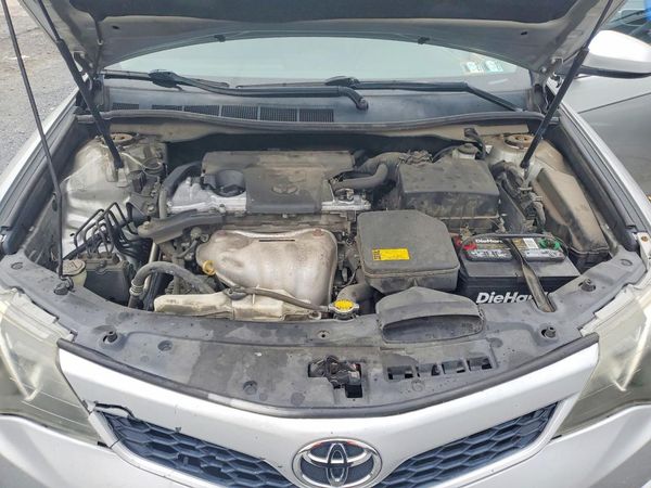 2014 TOYOTA CAMRY — Engine bay