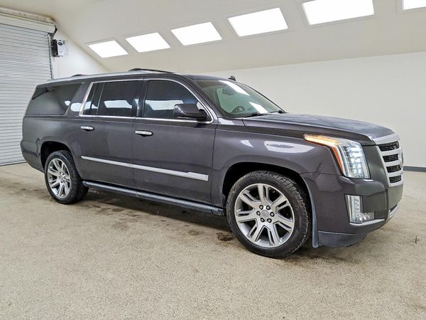 2015 CADILLAC ESCALADE — Passenger 3/4