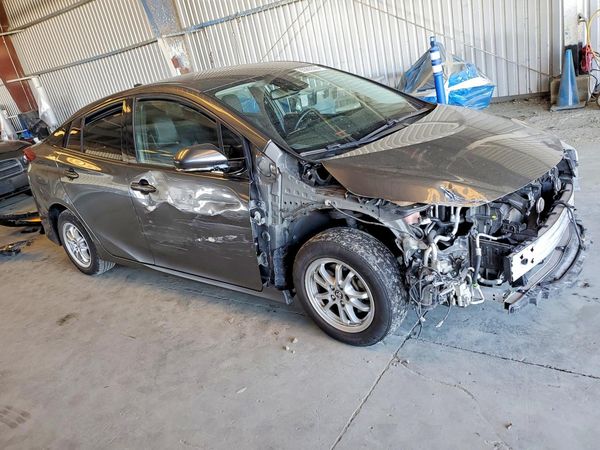 2020 TOYOTA PRIUS — Passenger 3/4