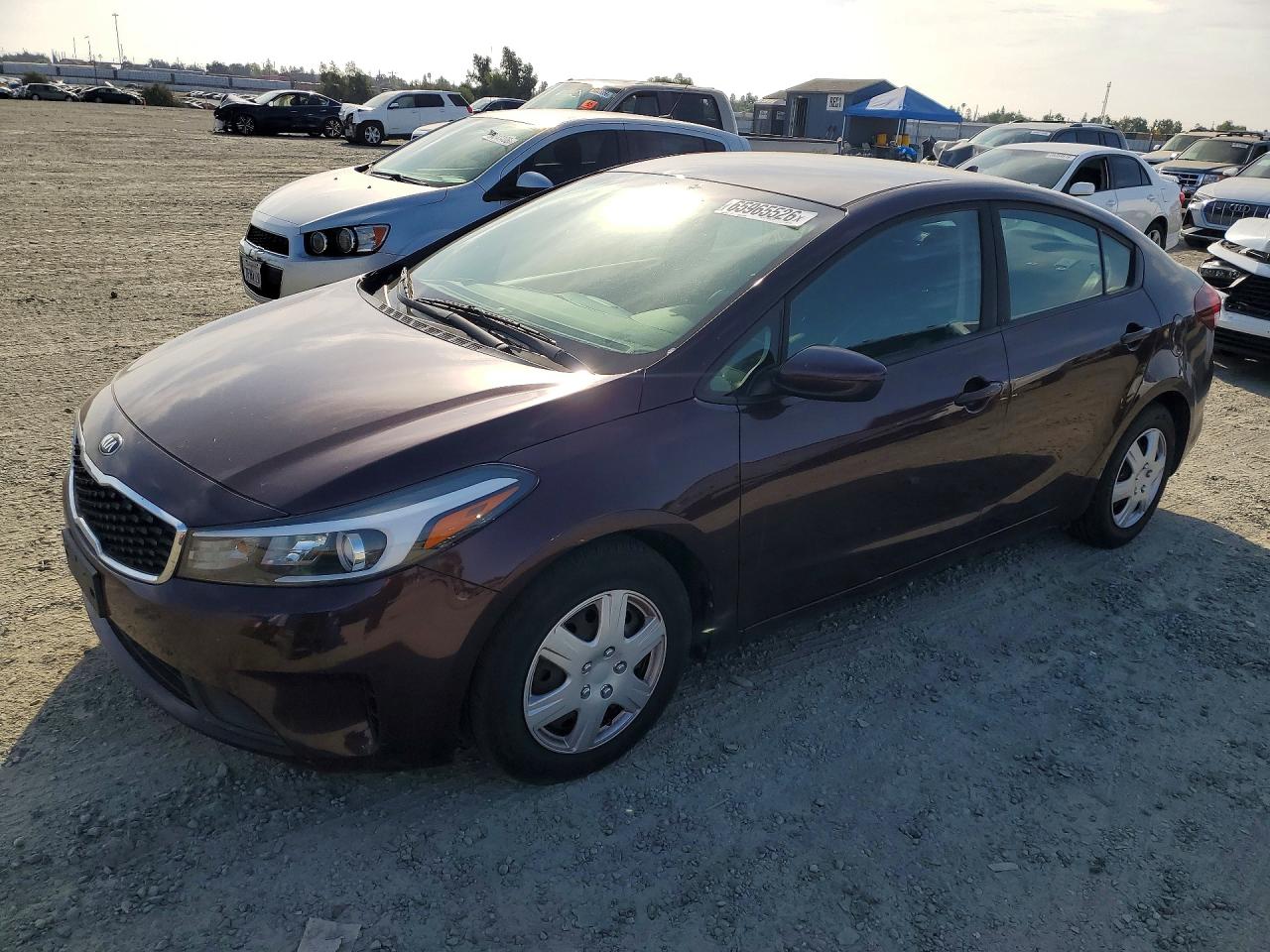 2018 KIA FORTE LX Base — Front 3/4
