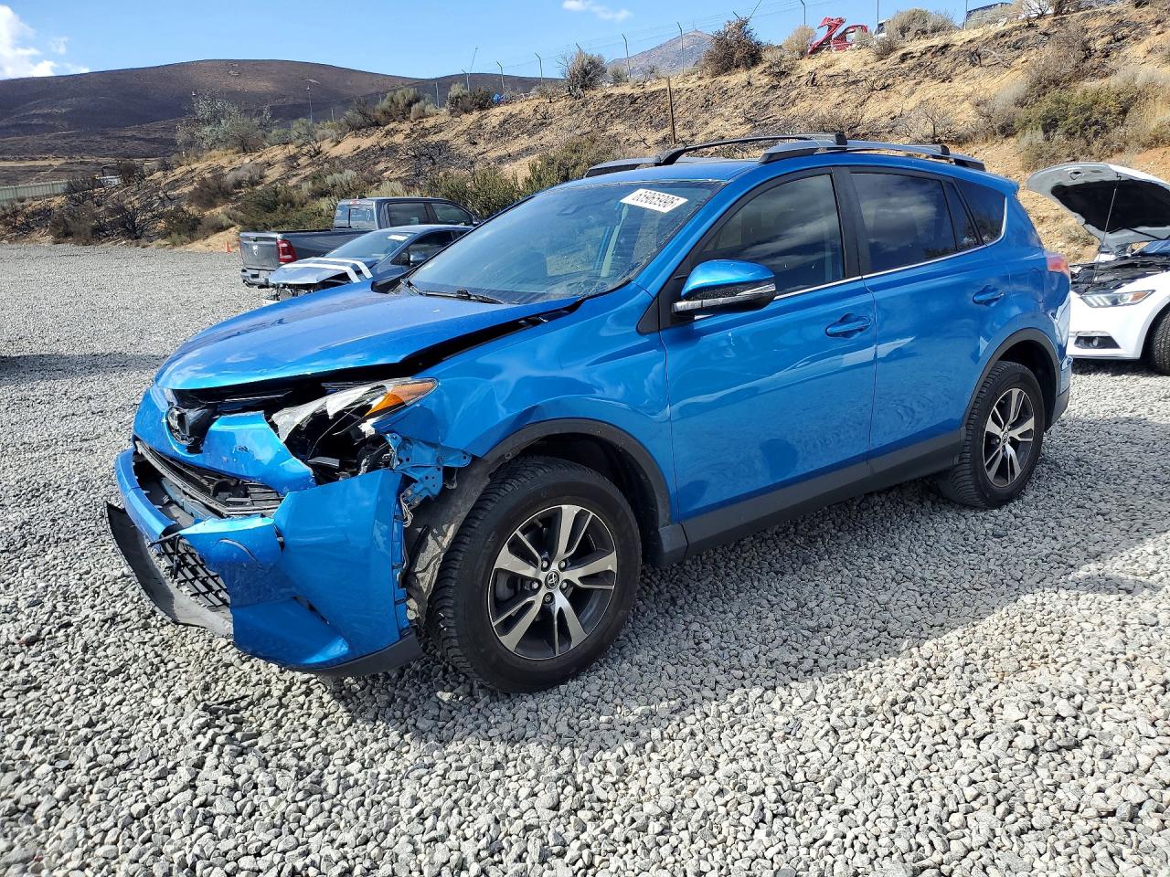 2018 TOYOTA RAV4 Adventure/XLE — Front 3/4