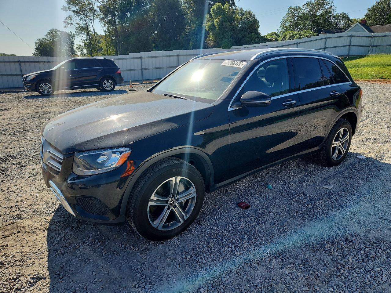 2018 MERCEDES-BENZ GLC GLC 300-4M — Front 3/4