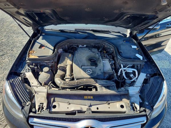 2018 MERCEDES-BENZ GLC GLC 300-4M — Engine bay
