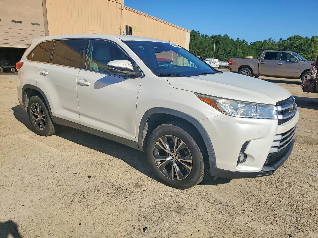 2019 TOYOTA HIGHLANDER LE/LE Plus