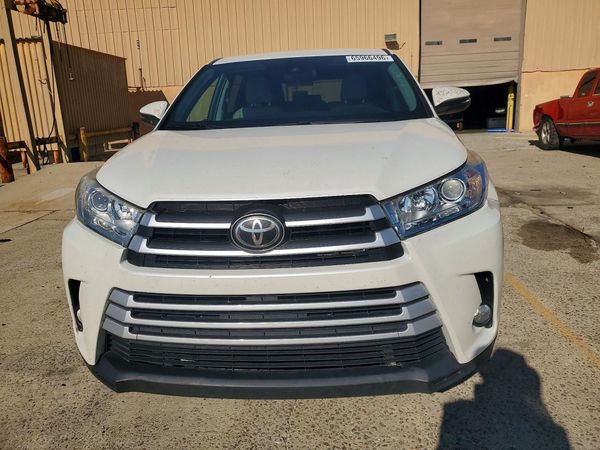 2019 TOYOTA HIGHLANDER LE/LE Plus