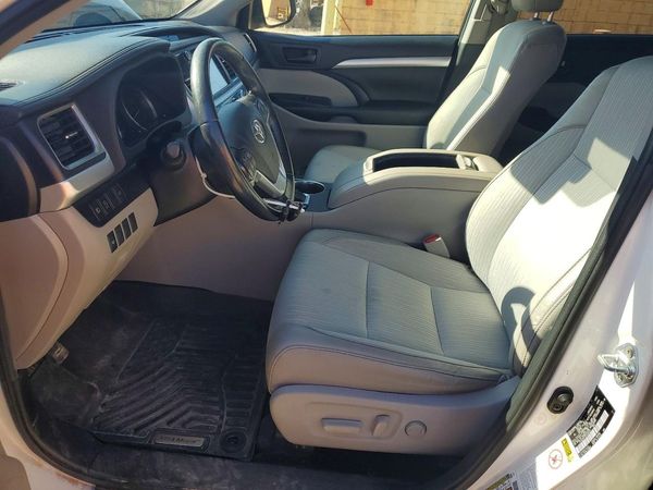 2019 TOYOTA HIGHLANDER LE/LE Plus