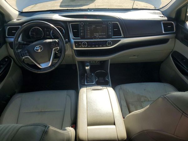 2019 TOYOTA HIGHLANDER LE/LE Plus