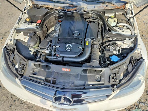 2014 MERCEDES-BENZ C C250 — Engine bay