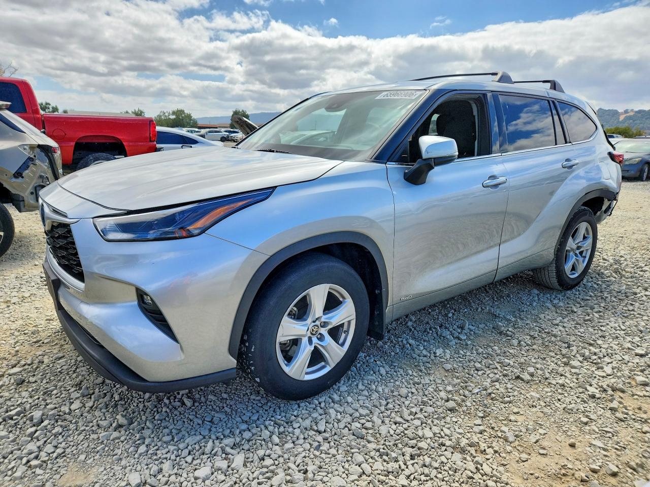 2022 TOYOTA HIGHLANDER — Front 3/4