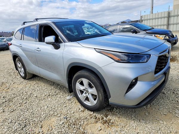 2022 TOYOTA HIGHLANDER — Passenger 3/4