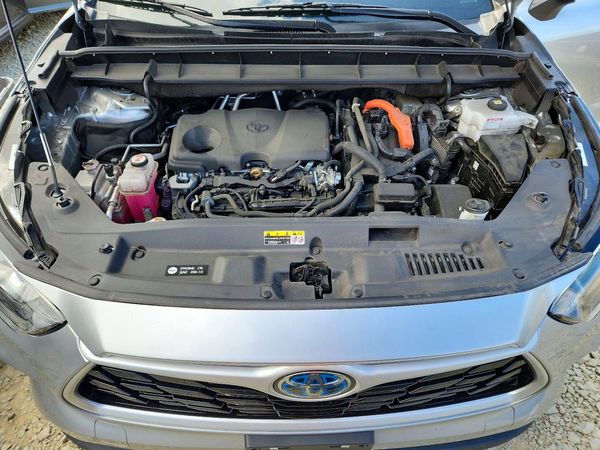 2022 TOYOTA HIGHLANDER — Engine bay