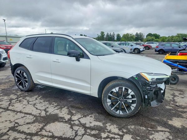 2026 VOLVO XC60 Plus Dark — Passenger 3/4
