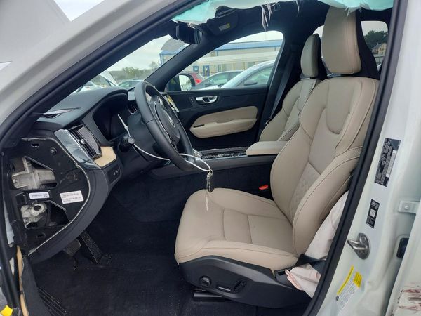 2026 VOLVO XC60 Plus Dark — DENT