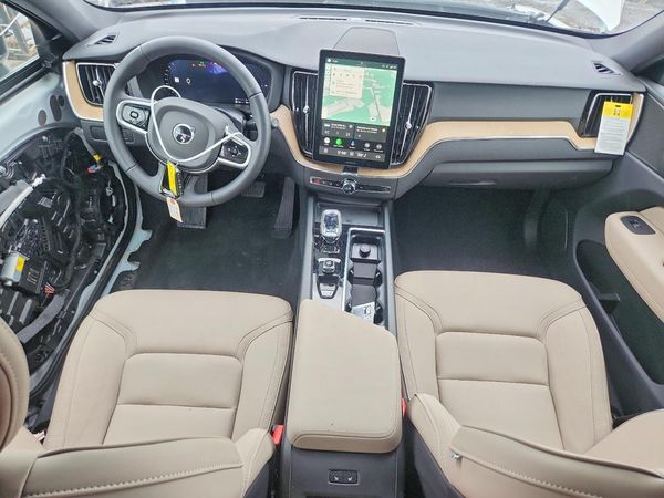2026 VOLVO XC60 Plus Dark — CKPT