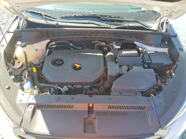 2018 HYUNDAI TUCSON — Engine bay