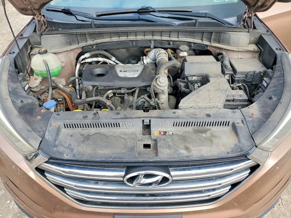 2016 HYUNDAI TUCSON — Engine bay