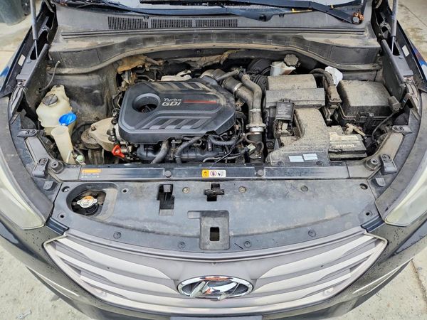2017 HYUNDAI SANTA FE — Engine bay