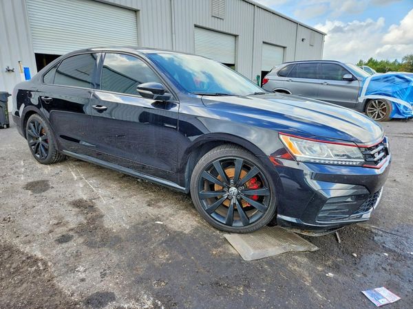 2018 VOLKSWAGEN PASSAT GT — Passenger 3/4