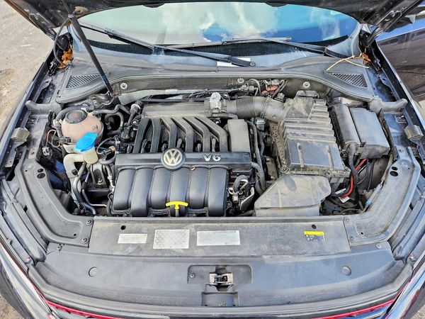 2018 VOLKSWAGEN PASSAT GT — Engine bay