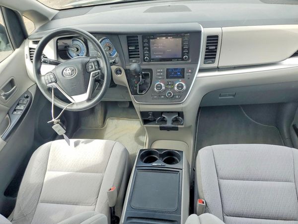 2020 TOYOTA SIENNA E grade