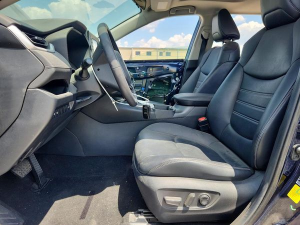 2021 TOYOTA RAV4 XLE Premium — DENT