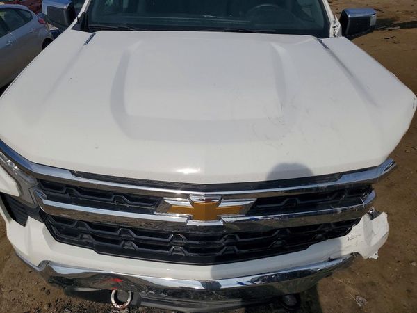 2026 CHEVROLET SILVERADO LT-L — Engine bay