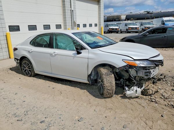 2022 TOYOTA CAMRY XLE — Passenger 3/4