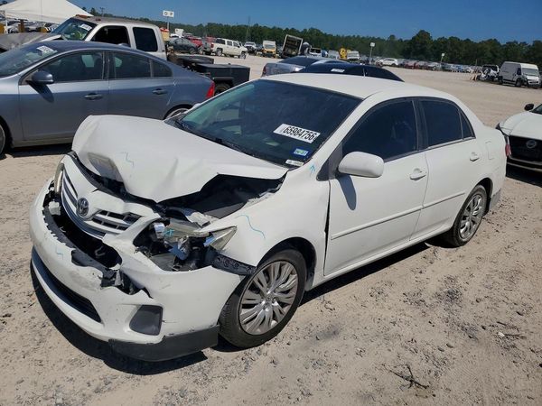 2013 TOYOTA COROLLA — Front 3/4