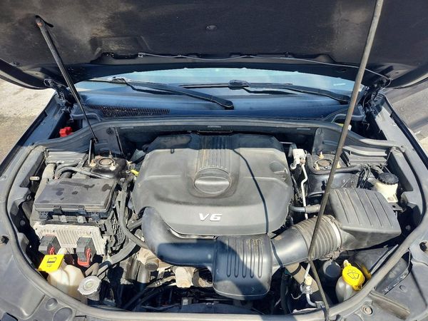 2015 JEEP GRAND CHEROKEE LAREDO 4X4 — Engine bay