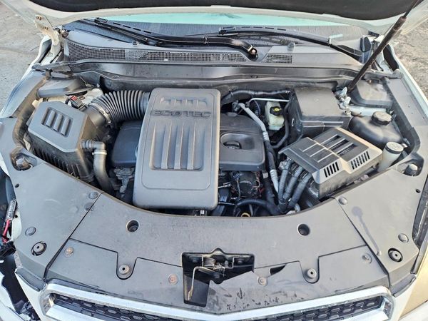 2012 CHEVROLET EQUINOX LS — Engine bay
