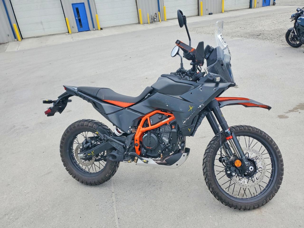 2025 KTM 390