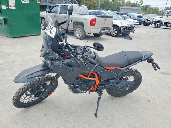 2025 KTM 390