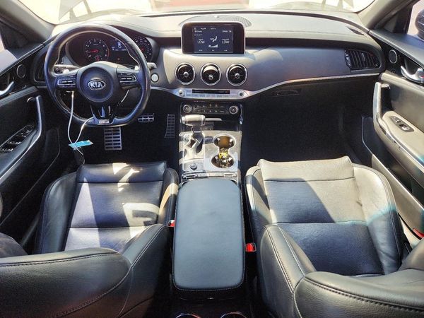 2020 KIA STINGER