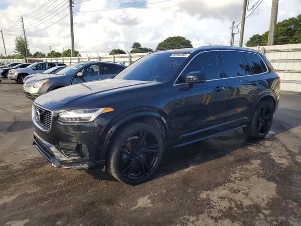 2019 VOLVO XC90 R-Design — Front 3/4