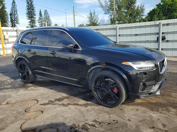 2019 VOLVO XC90 R-Design — Passenger 3/4