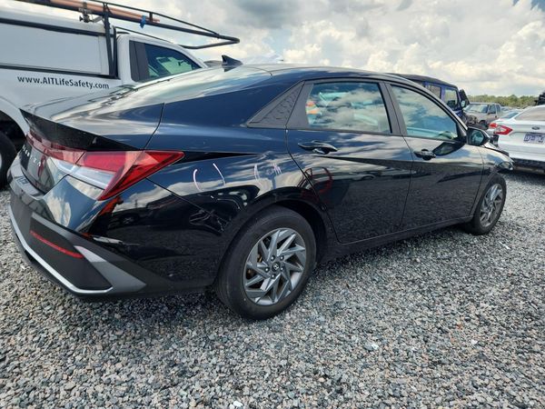 2024 HYUNDAI ELANTRA