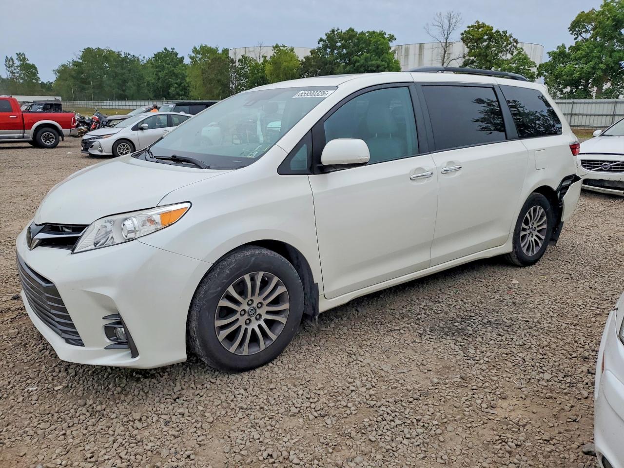 2018 TOYOTA SIENNA