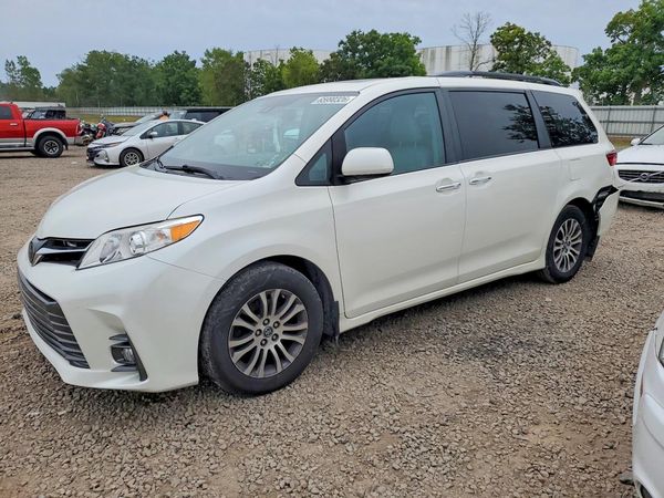 2018 TOYOTA SIENNA