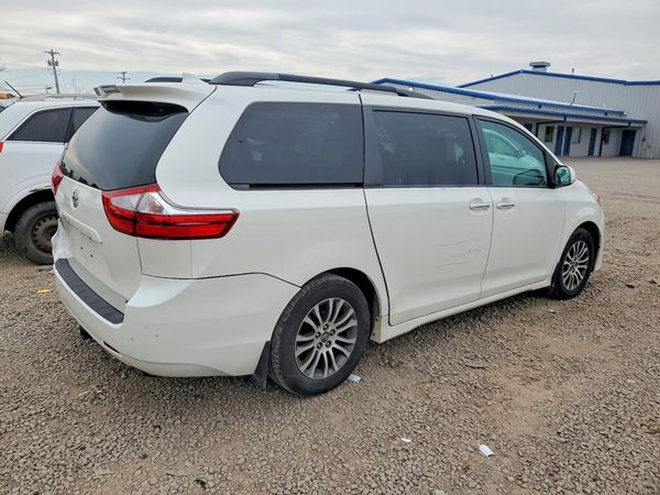 2018 TOYOTA SIENNA