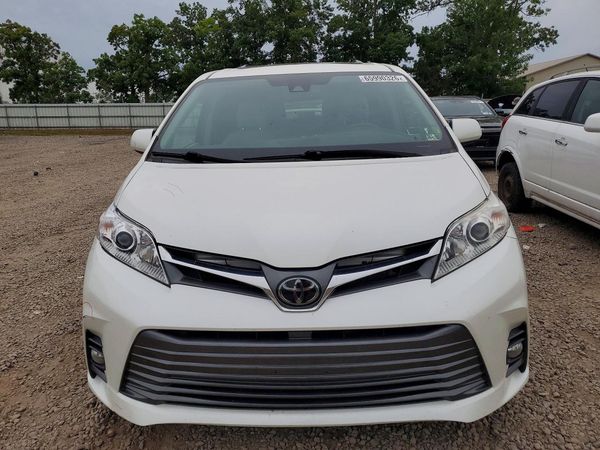 2018 TOYOTA SIENNA