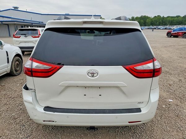 2018 TOYOTA SIENNA