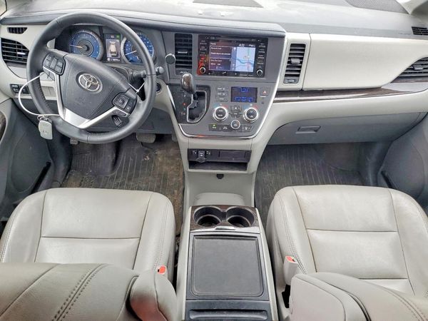 2018 TOYOTA SIENNA