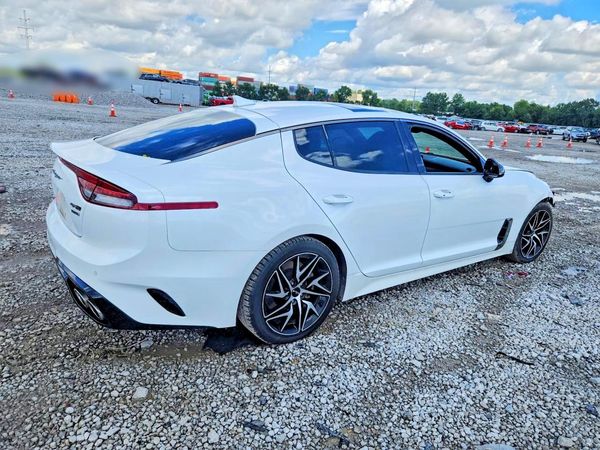 2022 KIA STINGER