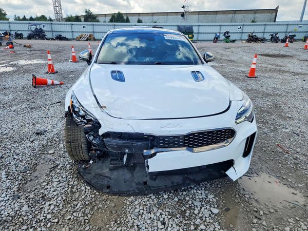 2022 KIA STINGER