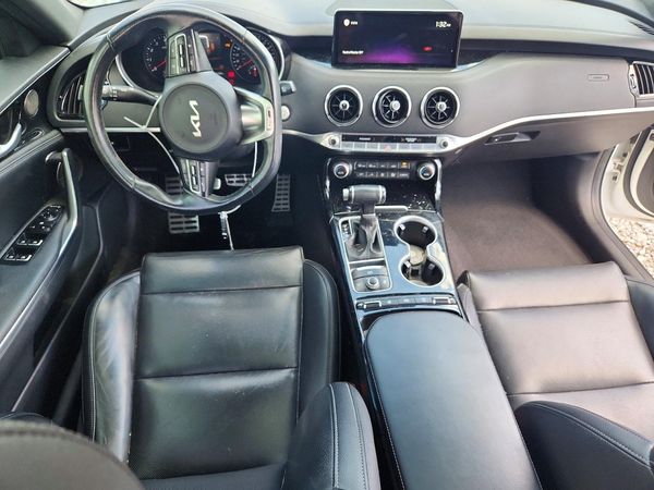 2022 KIA STINGER