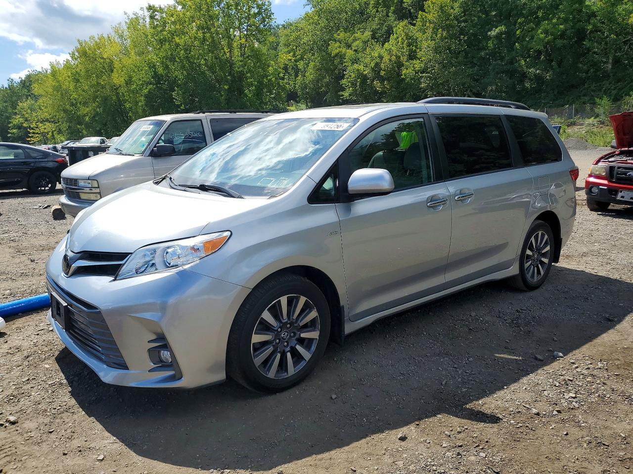 2020 TOYOTA SIENNA Q grade